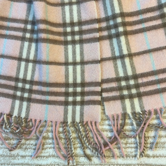 Burberrry London 100% Cashmere Nova Check Scarf - Picture 7 of 9